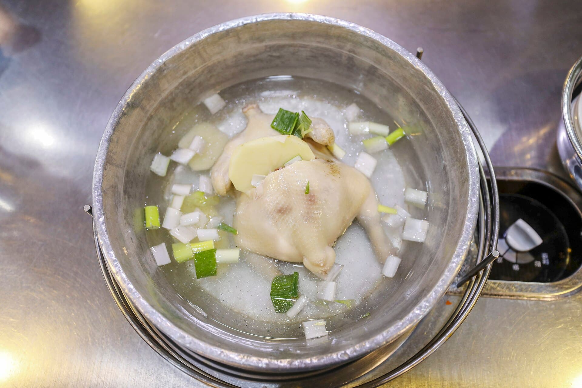 Dak-hanmari (Whole Chicken Pot)